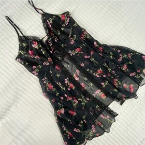 Private Luxuries Lingerie Chemise Slip Top Floral Tie Front Women’s Size Small
